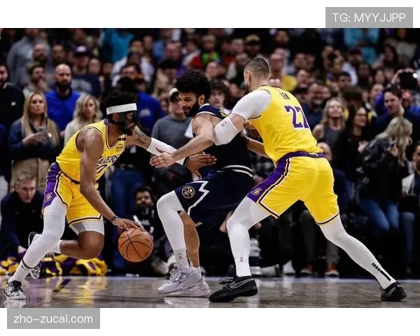 穆雷关键时刻选择长两分跳投未中 掘金战术选择引发质疑